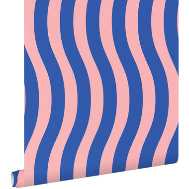 ESTAhome behangpapier - golvende strepen - blauw en roze - 50 x 900 cm product